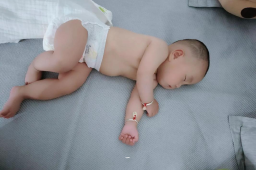 成都试管代怀宝宝肠胀气的症状